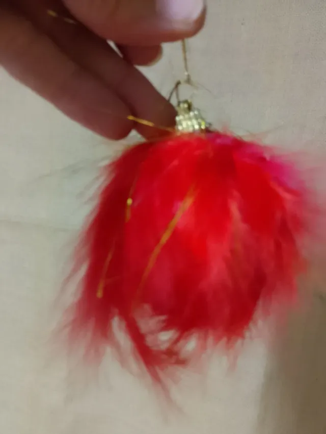 Lote de bolas decorativas de penas vermelhas e brancas