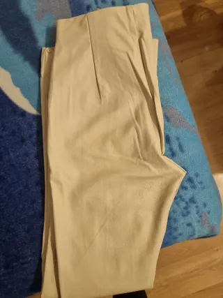 Pantalón de cuero beige