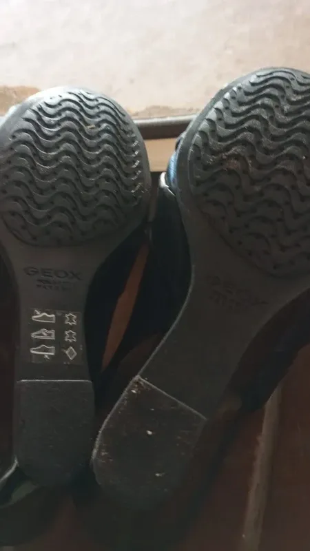 Sandali Geox neri con nodo