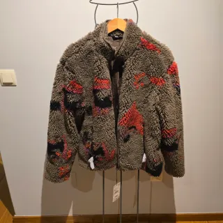 Chaqueta polar Zara estampada