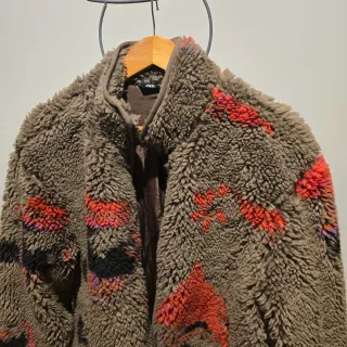 Chaqueta polar Zara estampada