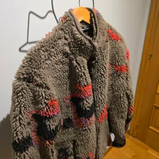 Chaqueta polar Zara estampada