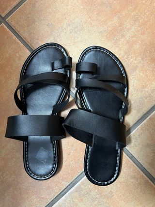 Chanclas negras planas