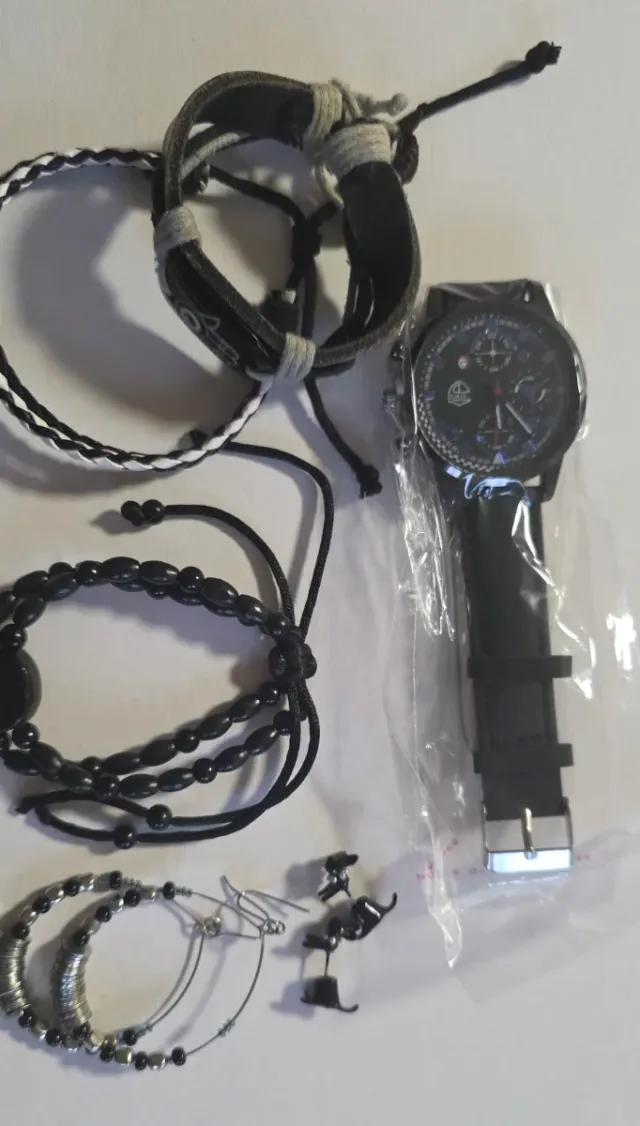 Lote bisutería negro: pulseras y pendientes