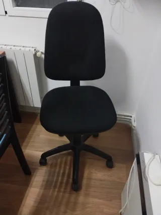 Silla de oficina negra