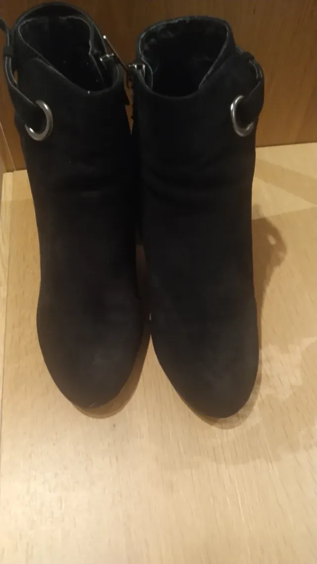 Botines ante negro tacón