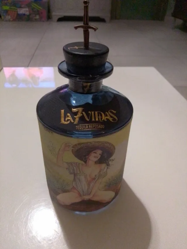 Bottiglia vuota La 7 Vidas Tequila Reposado