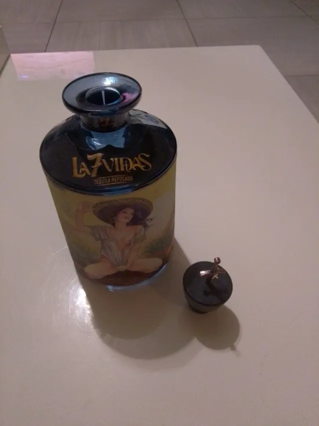 Bottiglia vuota La 7 Vidas Tequila Reposado