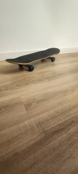 Monopatín infantil negro