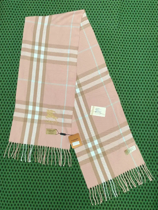 Bufanda Burberry Rosa y Beige