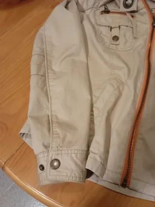 Chaqueta Bershka Beige con Capucha