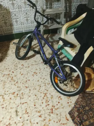 Bicicleta BMX morada