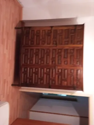 Guardaroba in legno massello castigliano