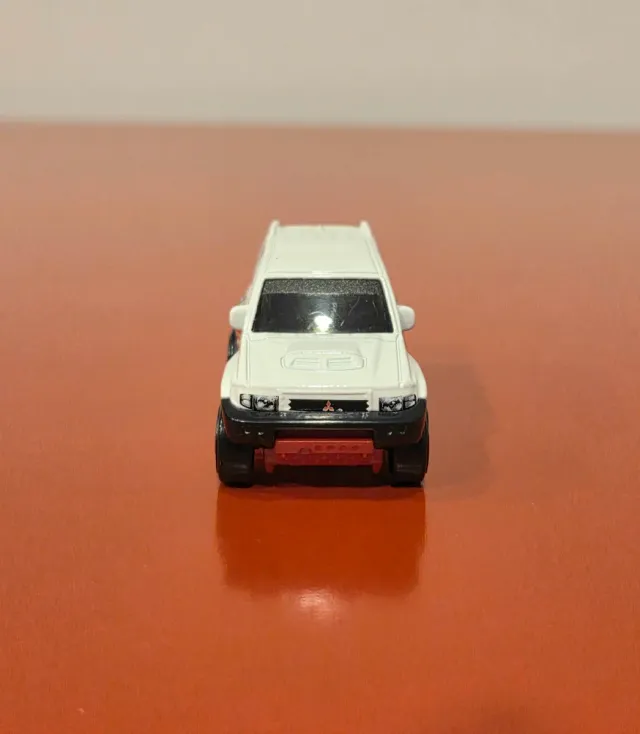 Mitsubishi Pajero Evolution escala 1/64.