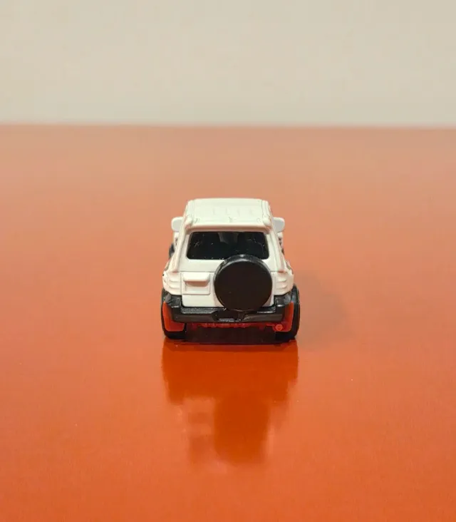 Mitsubishi Pajero Evolution escala 1/64.
