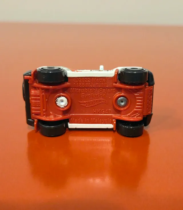 Mitsubishi Pajero Evolution escala 1/64.