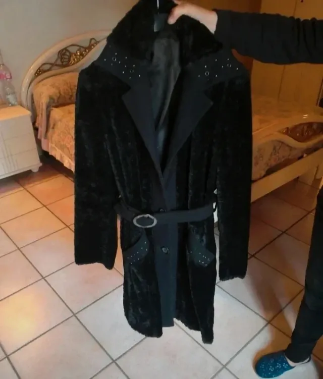 Cappotto nero con cintura