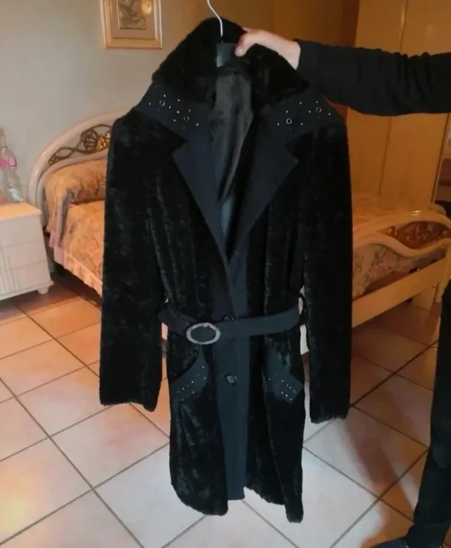 Cappotto nero con cintura