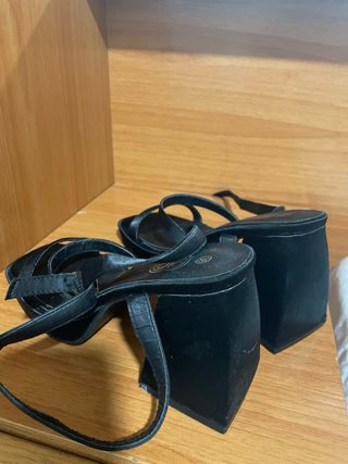 Tacones negros de plataforma