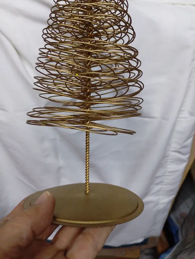 Mini árvore de Natal dourada