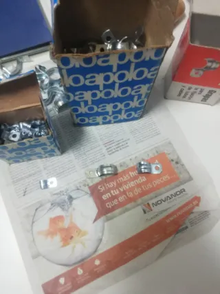 Grapas metálicas para cables