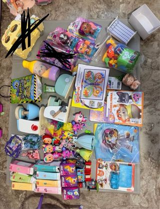 Lotto 51 Giocattoli: Care Bears, Cry Babies, lego