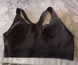 Top deportivo Nike negro y dorado original