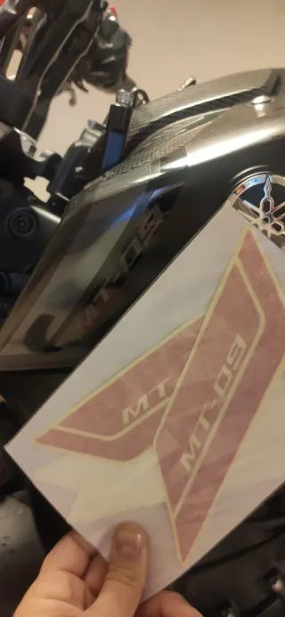 Adesivi Moto Yamaha MT-09 lato serbatoio. Nuovi