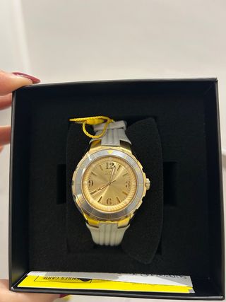 Reloj Invicta Mujer Dorado y Gris