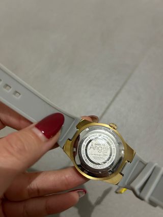 Reloj Invicta Mujer Dorado y Gris