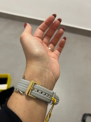 Reloj Invicta Mujer Dorado y Gris