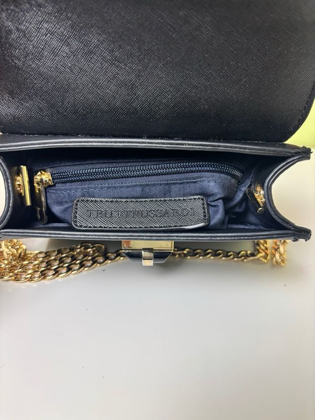 Bolso True Trussardi piel negra con cadena dorada