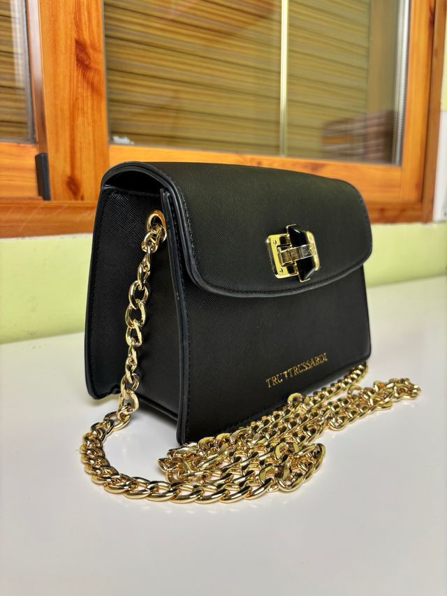 Bolso True Trussardi piel negra con cadena dorada
