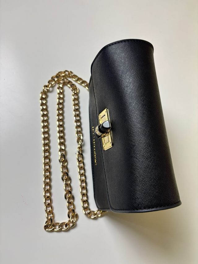 Bolso True Trussardi piel negra con cadena dorada