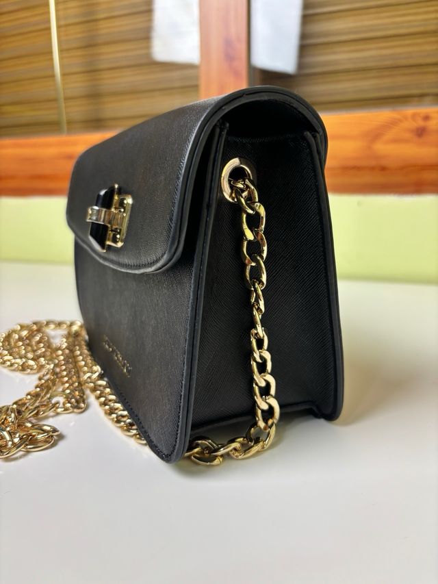 Bolso True Trussardi piel negra con cadena dorada