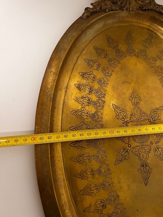 Bandeja ovalada de latón con asas