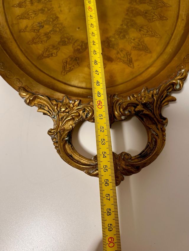 Bandeja ovalada de latón con asas