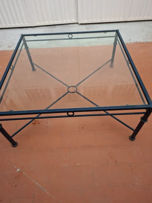 Mesa de forja con tapa de cristal