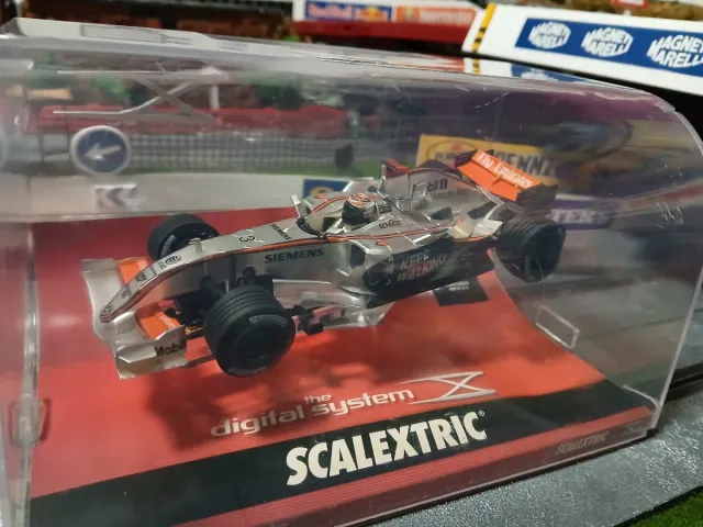 Scalextric digital sistem Mercedes MP4-21