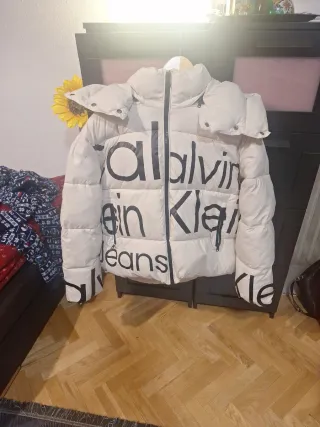 Plumas Calvin Klein...Unisex.... talla XL- 120 cm