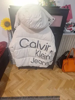 Plumas Calvin Klein...Unisex.... talla XL- 120 cm