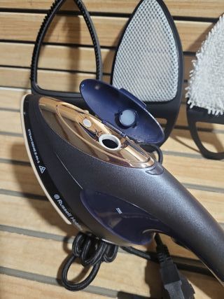 Plancha Vertical Russell Hobbs 2 Accesorios