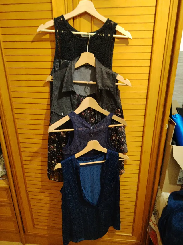 Lote 4 camisas sin mangas