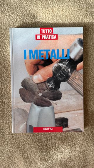 Oggetti in metallo guida alla riparazione e all...