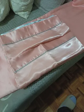 Sábanas de raso color rosa y gris