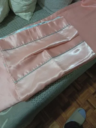 Sábanas de raso color rosa y gris