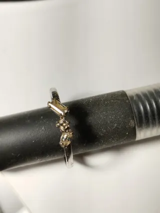 Anillo Swarovski desgastado