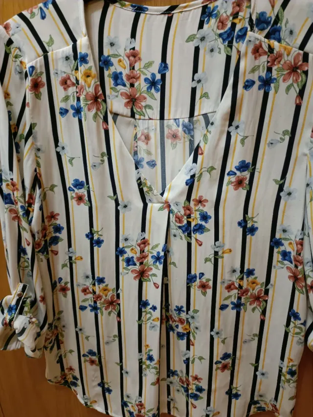 Camisa satinada estampada flores