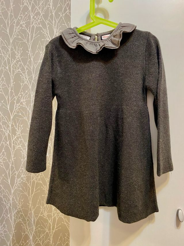 Vestido de punto gris para niña