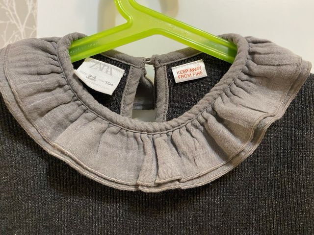 Vestido de punto gris para niña
